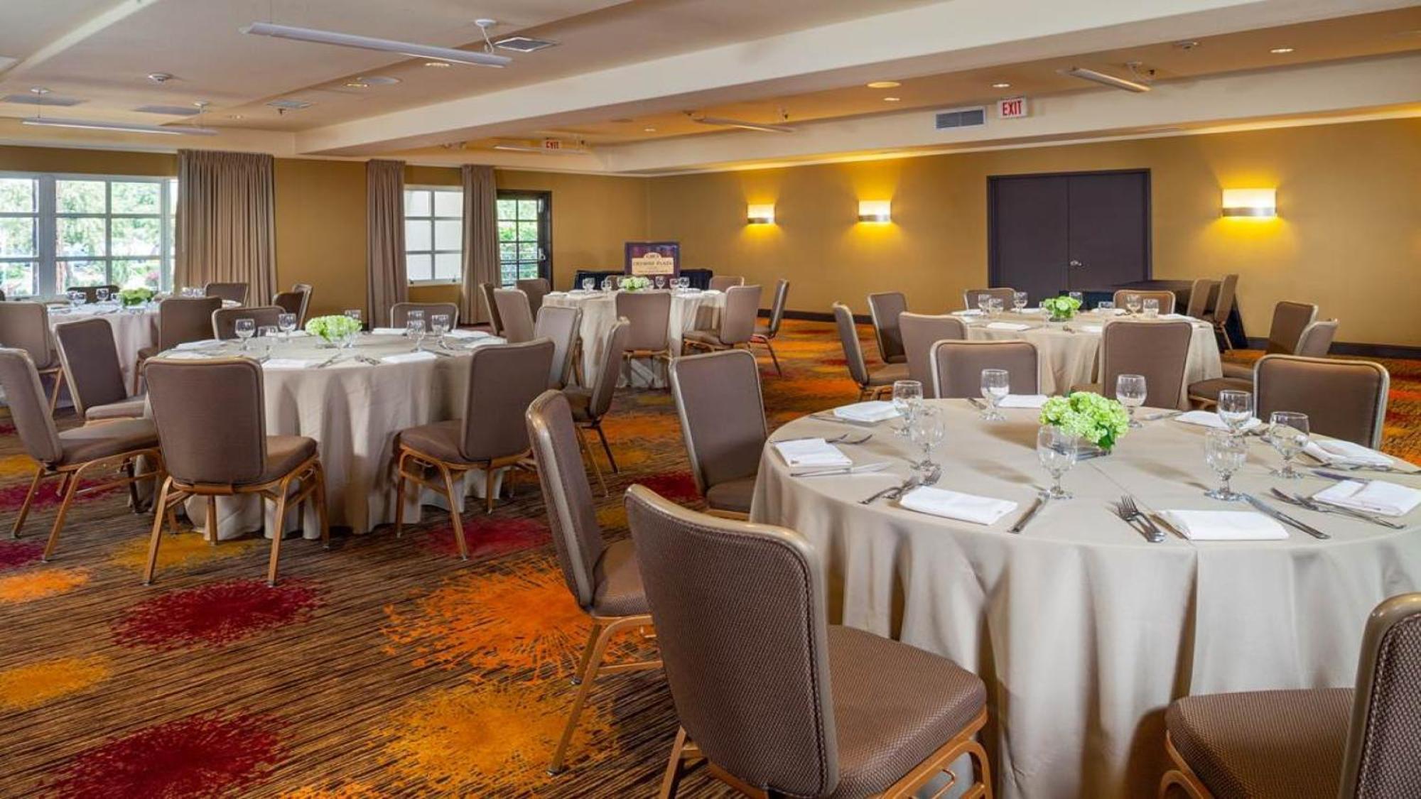 Concord Plaza Hotel Luaran gambar