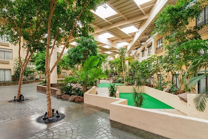 Concord Plaza Hotel Luaran gambar